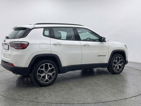 Used 2025 Jeep Compass Limited image 9