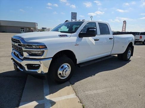 New 2026 RAM 3500 Tradesman AWD/4WD image 32