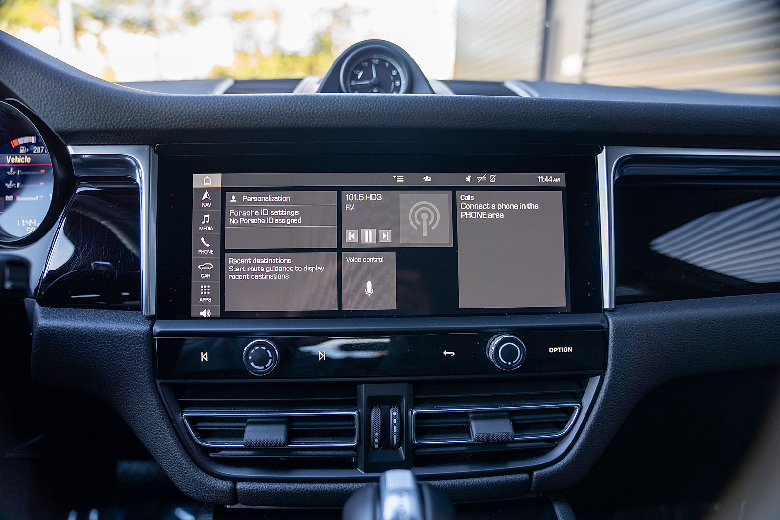 Certified 2023 Porsche Macan AWD/4WD image 12