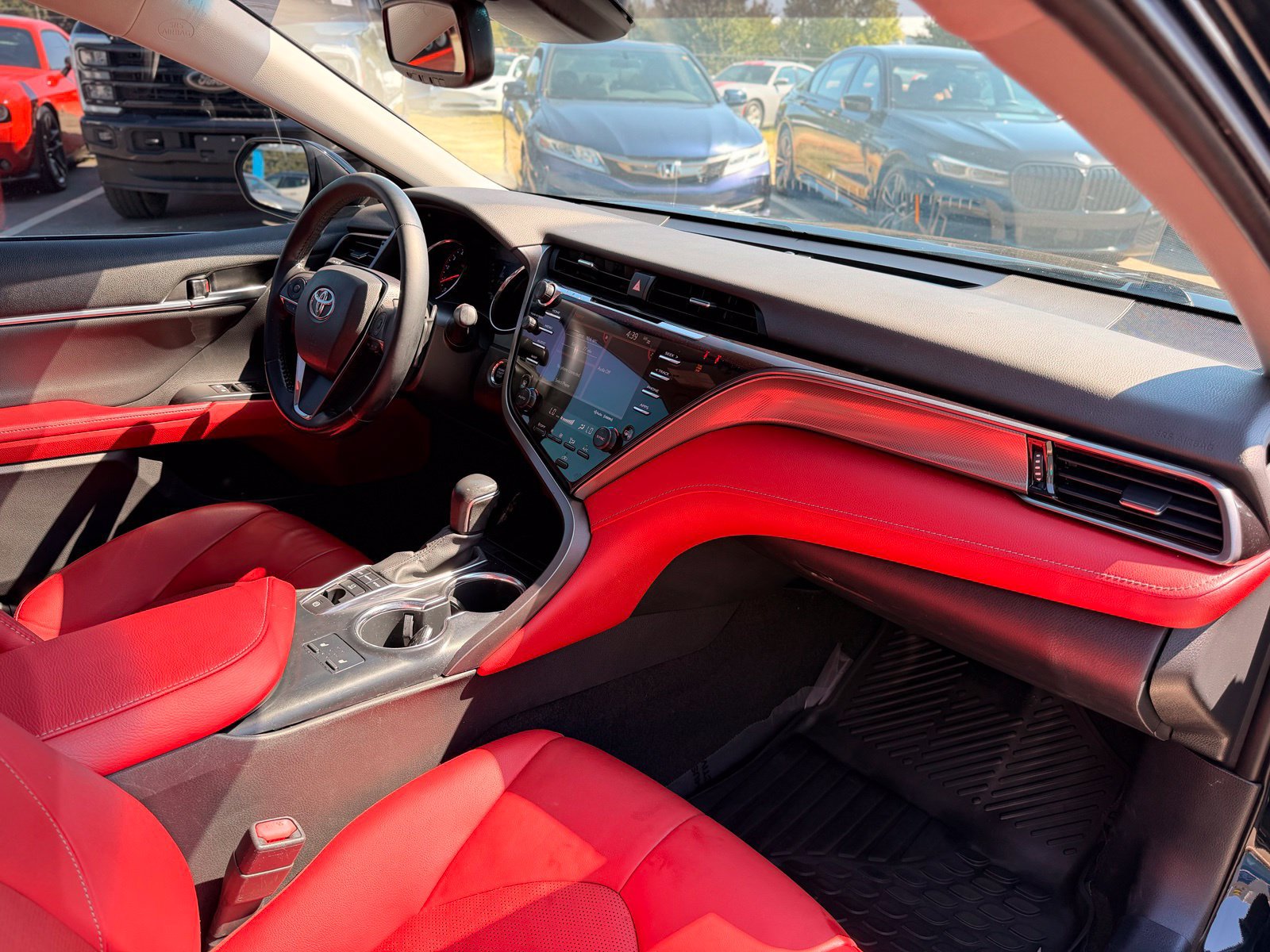 Used 2020 Toyota Camry XSE FWD image 31