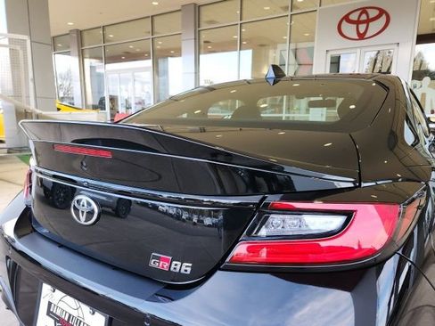 Used 2025 Toyota GR86 Premium image 14