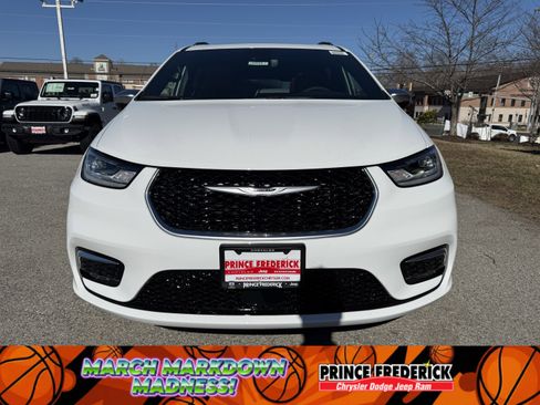 New 2026 Chrysler Pacifica Pinnacle image 8