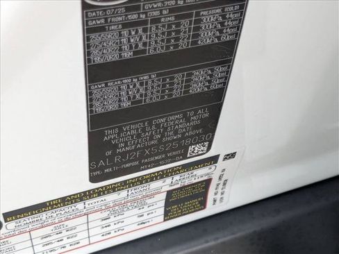 New 2025 Land Rover Discovery S image 19