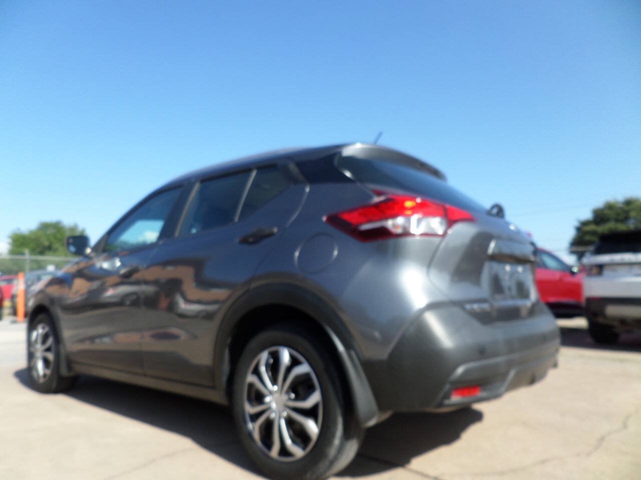 Used 2019 Nissan Kicks S w/ Exterior Electronics Package FWD image 3