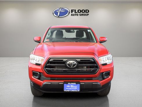 Used 2018 Toyota Tacoma SR w/ SR Convenience Package AWD/4WD image 2