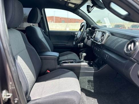 Used 2021 Toyota Tacoma TRD Off-Road w/ Technology Package image 10