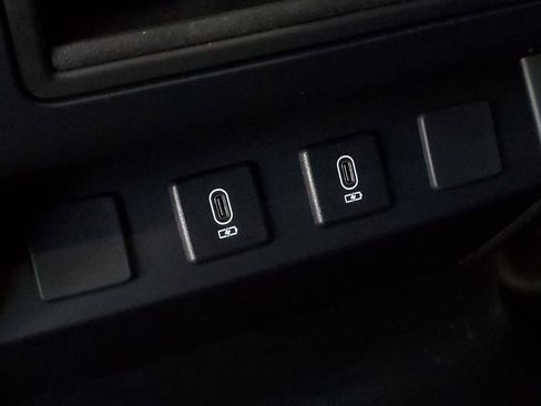 Used 2026 Land Rover Defender 110 X-Dynamic SE image 35