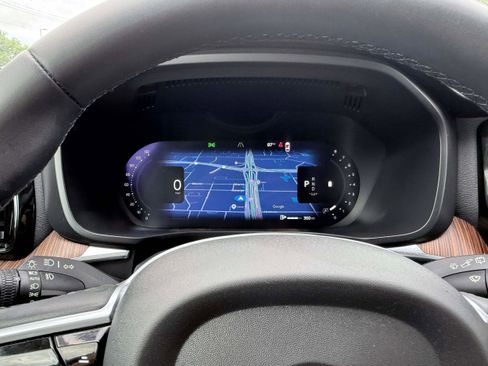 Certified 2023 Volvo XC60 B5 Plus w/ Climate Package FWD image 21