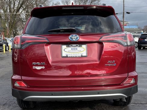 Used 2018 Toyota RAV4 XLE image 7