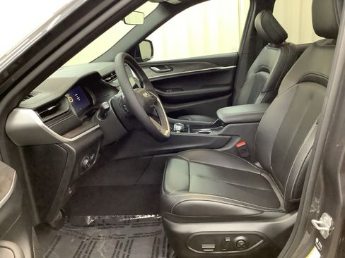 New 2026 Jeep Grand Cherokee L Limited w/ Limited Altitude Package AWD/4WD image 14
