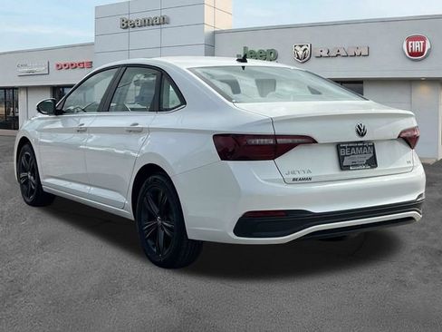 Used 2024 Volkswagen Jetta SE w/ Panoramic Sunroof Package FWD image 5