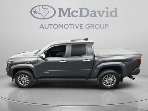 Used 2025 Toyota Tacoma Limited AWD/4WD image 36