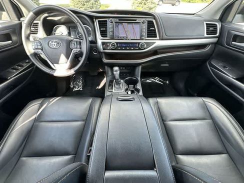 Used 2019 Toyota Highlander XLE AWD/4WD image 20