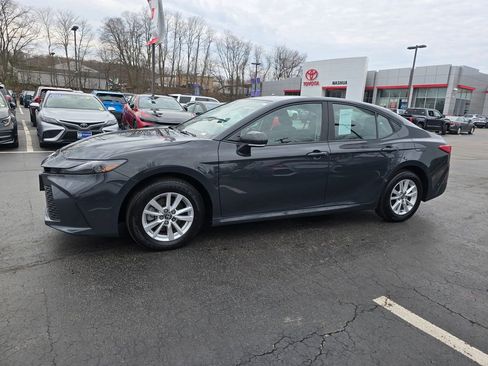 Used 2025 Toyota Camry LE image 3