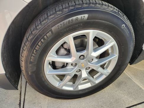 Used 2022 Chevrolet Equinox LS w/ LS Convenience Package FWD image 9