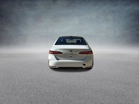 Used 2026 BMW 530i xDrive AWD/4WD image 9