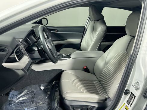 Used 2023 Toyota Camry SE image 12