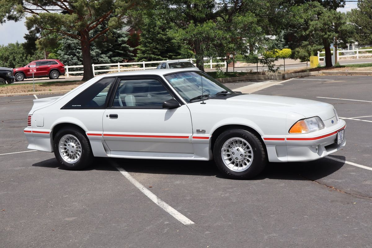 Used 1988 Ford Mustang GT RWD image 2