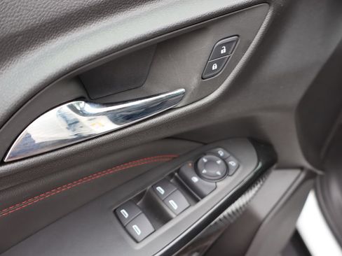 Used 2024 Chevrolet Trax RS w/ Sunroof Package FWD image 5