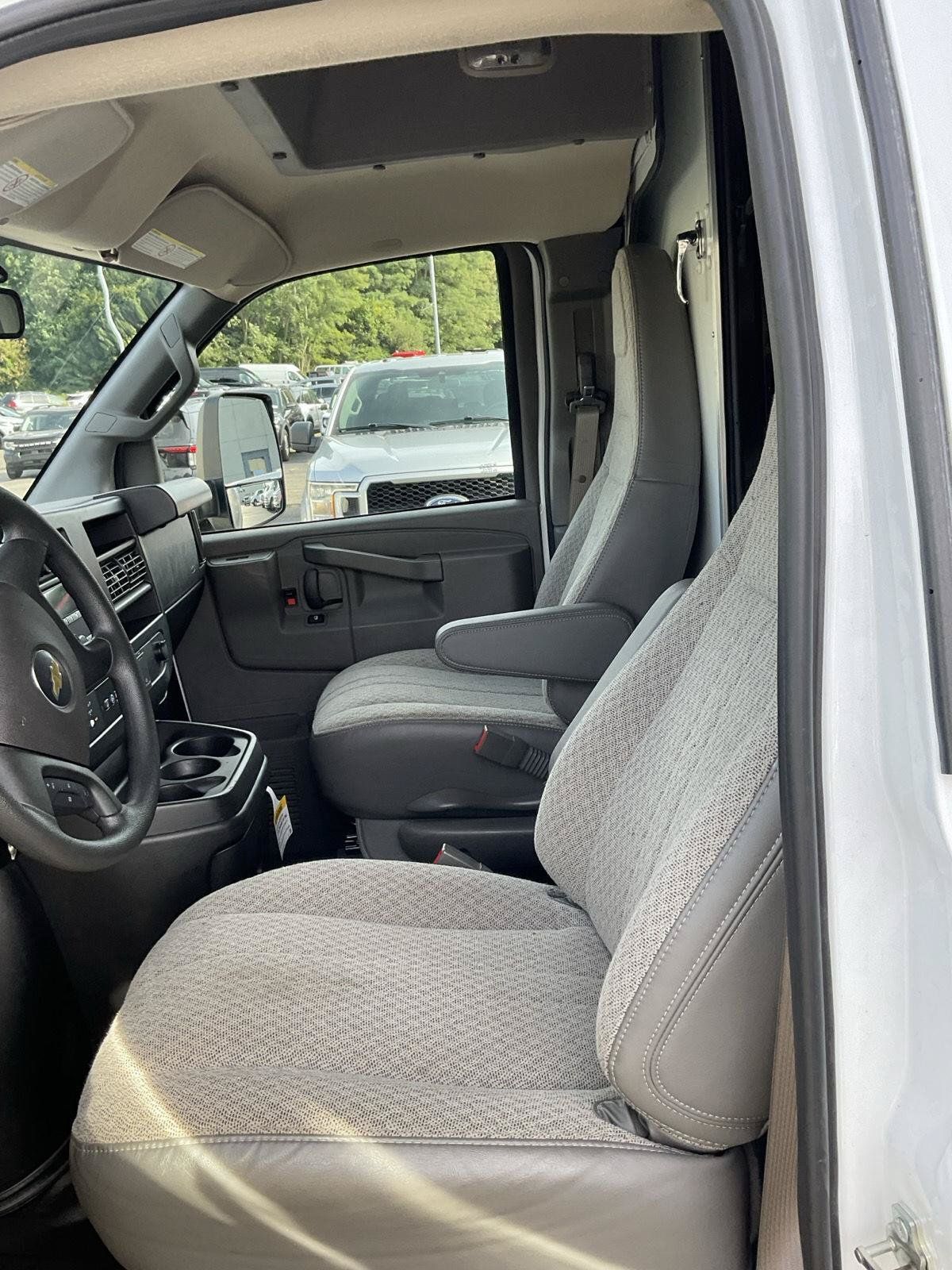 Used 2025 Chevrolet Express 3500 w/ Power Convenience Package RWD image 8