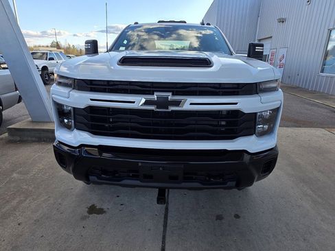 Used 2024 Chevrolet Silverado 2500 Custom w/ Custom Convenience Package image 7