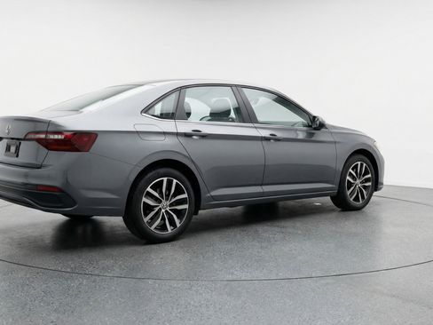 Used 2025 Volkswagen Jetta SE FWD image 9