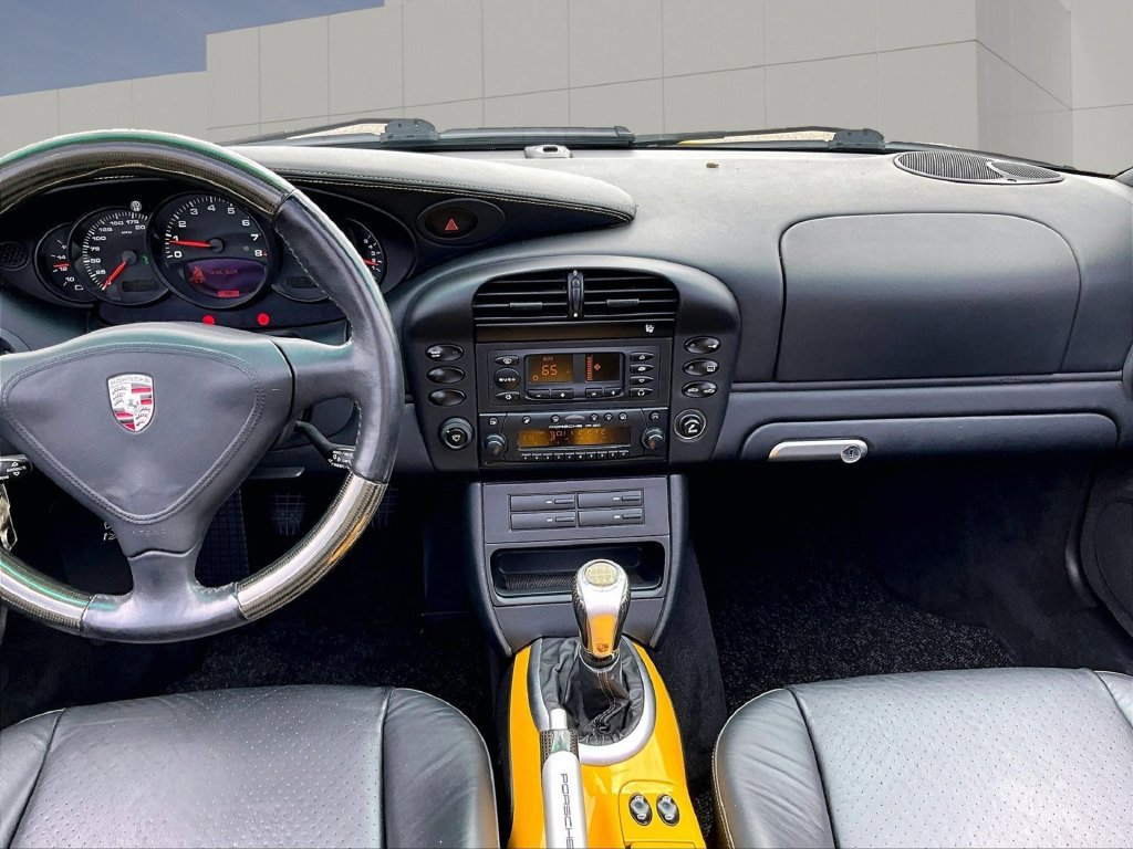 Used 2002 Porsche 911 Carrera RWD image 16