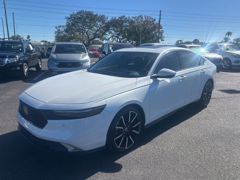 Used 2024 Honda Accord Touring image 3