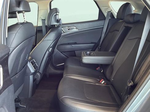 Used 2025 Kia Sportage EX image 16