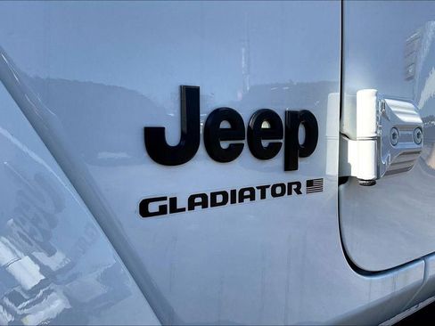 New 2025 Jeep Gladiator Sport image 12