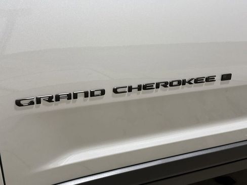 New 2026 Jeep Grand Cherokee Limited w/ Limited Altitude Package AWD/4WD image 27