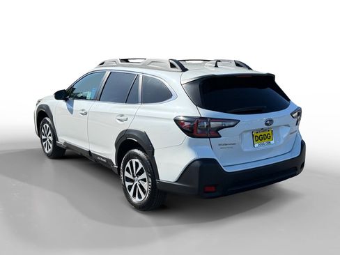 Used 2024 Subaru Outback Premium AWD/4WD image 3
