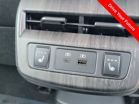 Used 2024 Nissan Ariya FWD image 25
