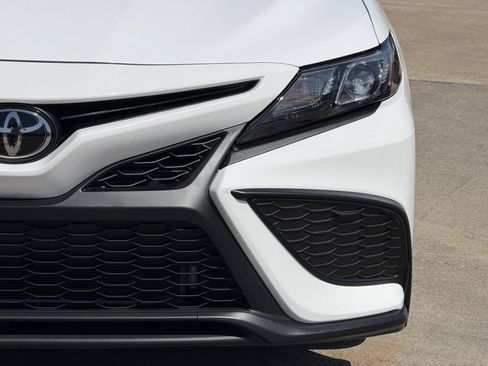 Used 2024 Toyota Camry SE FWD image 4
