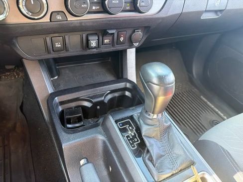 Used 2021 Toyota Tacoma TRD Sport AWD/4WD image 5