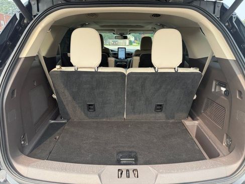 Used 2020 Ford Explorer Platinum w/ Premium Technology Package AWD/4WD image 16