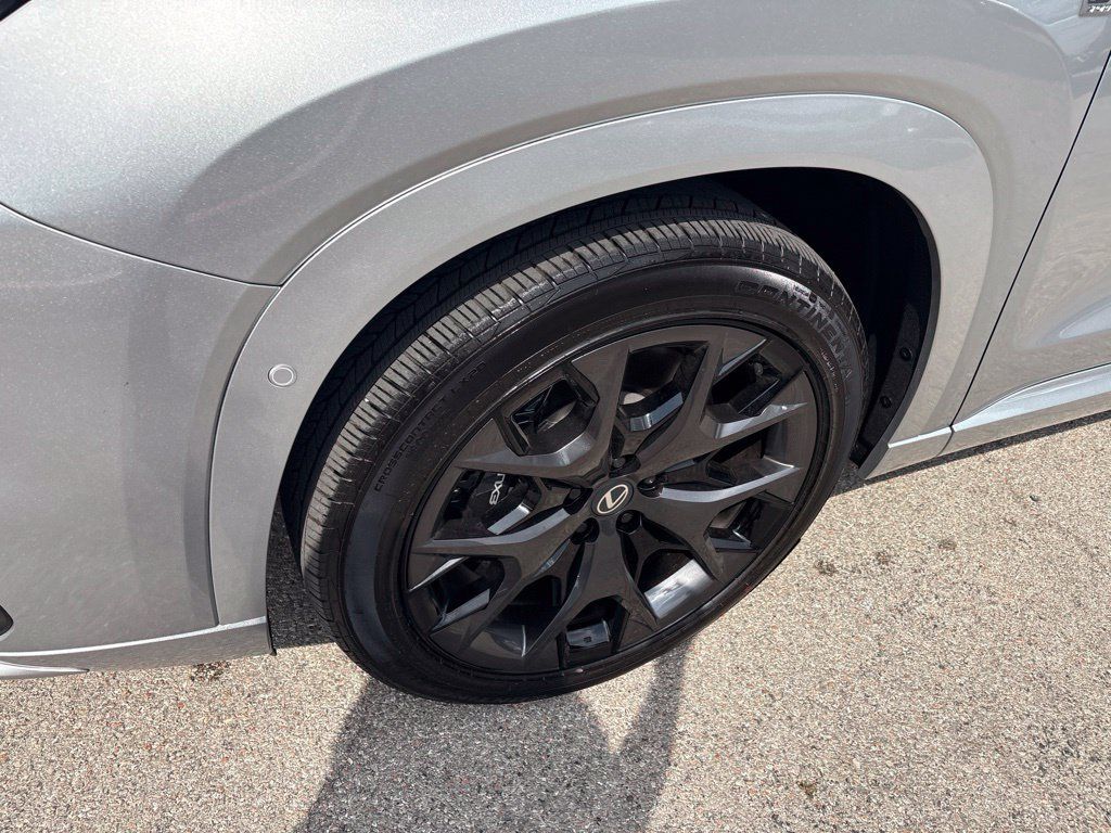Used 2026 Lexus TX 500h AWD w/ Technology Package image 9