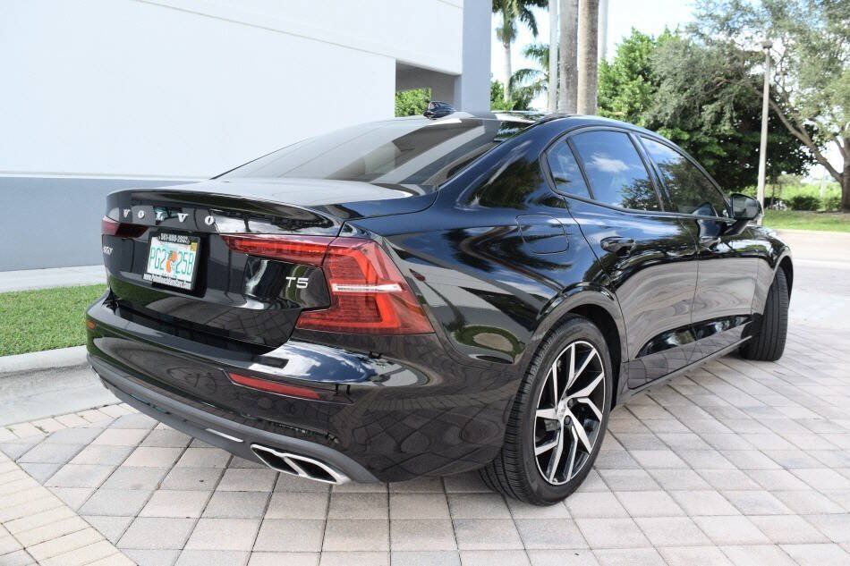 Used 2019 Volvo S60 T5 Momentum w/ Premium Package FWD image 6