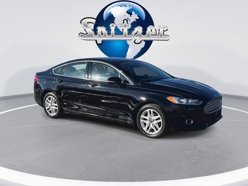 Used 2016 Ford Fusion SE w/ Equipment Group 202A image 2