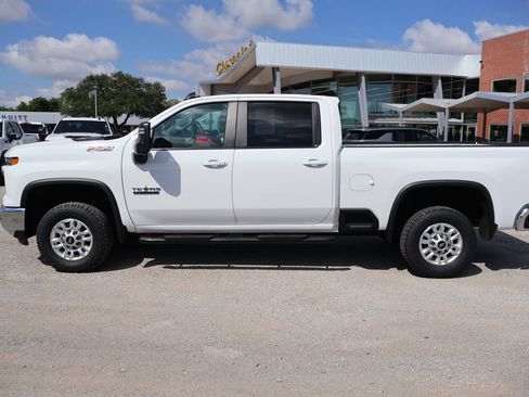 Used 2024 Chevrolet Silverado 2500 LT w/ Texas Edition AWD/4WD image 2