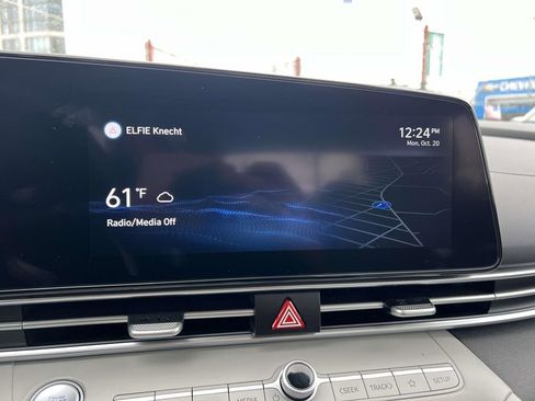 Used 2022 Hyundai Elantra Limited image 30