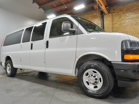 Used 2021 Chevrolet Express 3500 LS RWD image 8