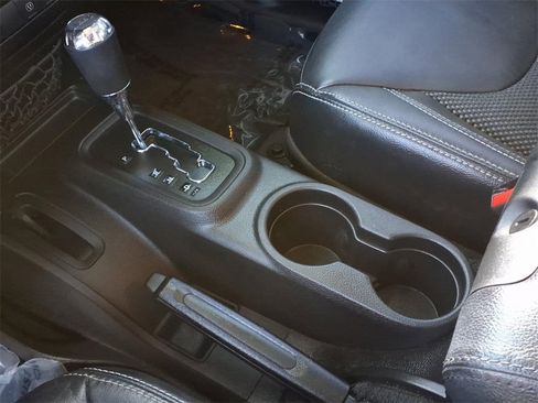 Used 2015 Jeep Wrangler Unlimited Sahara image 15