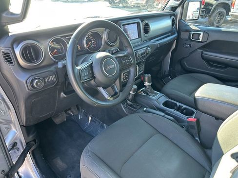 Used 2018 Jeep Wrangler Unlimited Sport S image 18