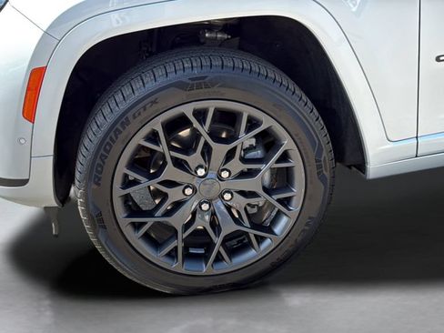 Used 2023 Jeep Grand Cherokee L Summit w/ Advanced Protech Group IV AWD/4WD image 23