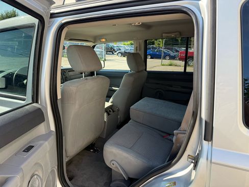 Used 2006 Jeep Commander 4WD image 15