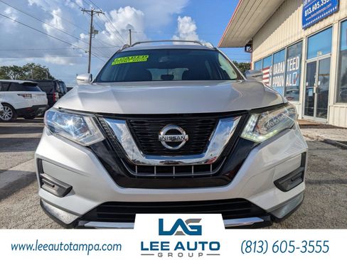 Used 2019 Nissan Rogue S image 2