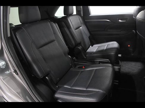 Used 2016 Toyota Highlander Limited AWD/4WD image 18