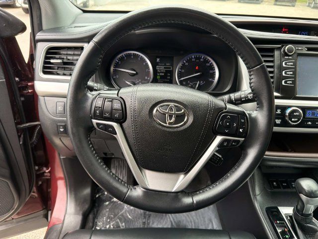 Used 2019 Toyota Highlander XLE AWD/4WD image 26