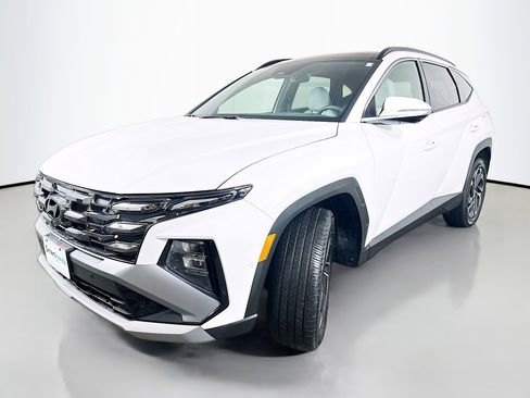 Used 2025 Hyundai Tucson Limited image 3